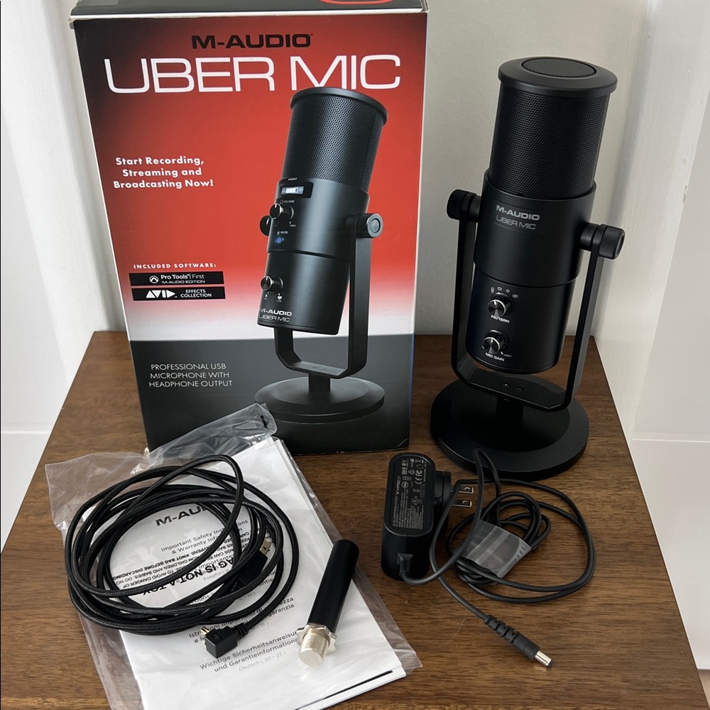 M-Audio Uber Mic professional USB microphone with headphone output